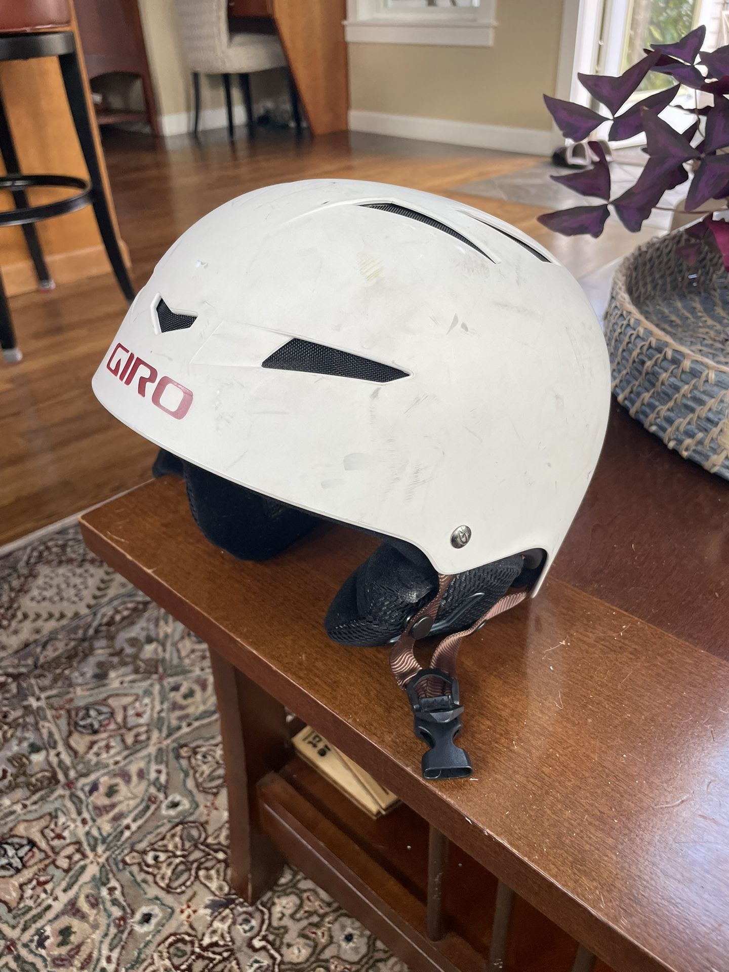 Giro Snow Board/Ski Helmet