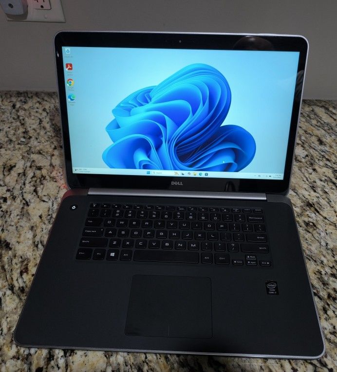 Dell laptop - touch screen, backlit keyboard, I7, SSD, Win11 Pro restored