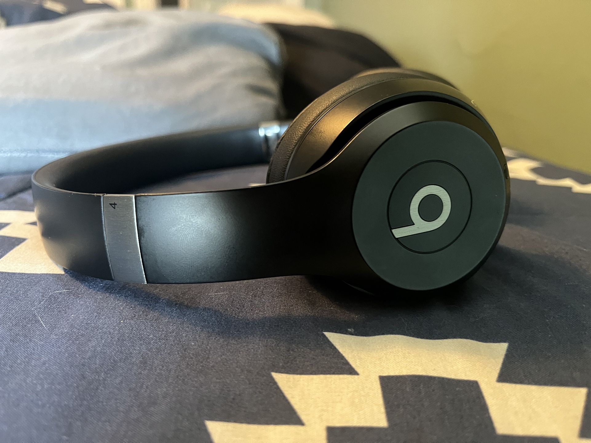 Beats Solo 4