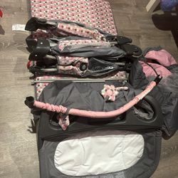 4 in 1 Portable Baby Crib, Deluxe Nursery, Foldable Travel Crib with Bassinet, Mattress, Changing Table for Newborns, Infants and Toddlers in good con