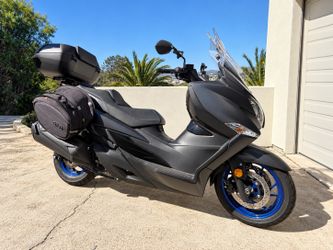 2025 Suzuki Burgman 400 ABS - 485 Miles - GIVI Luggage