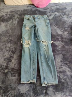 Light Wash Distressed Ripped Jeans