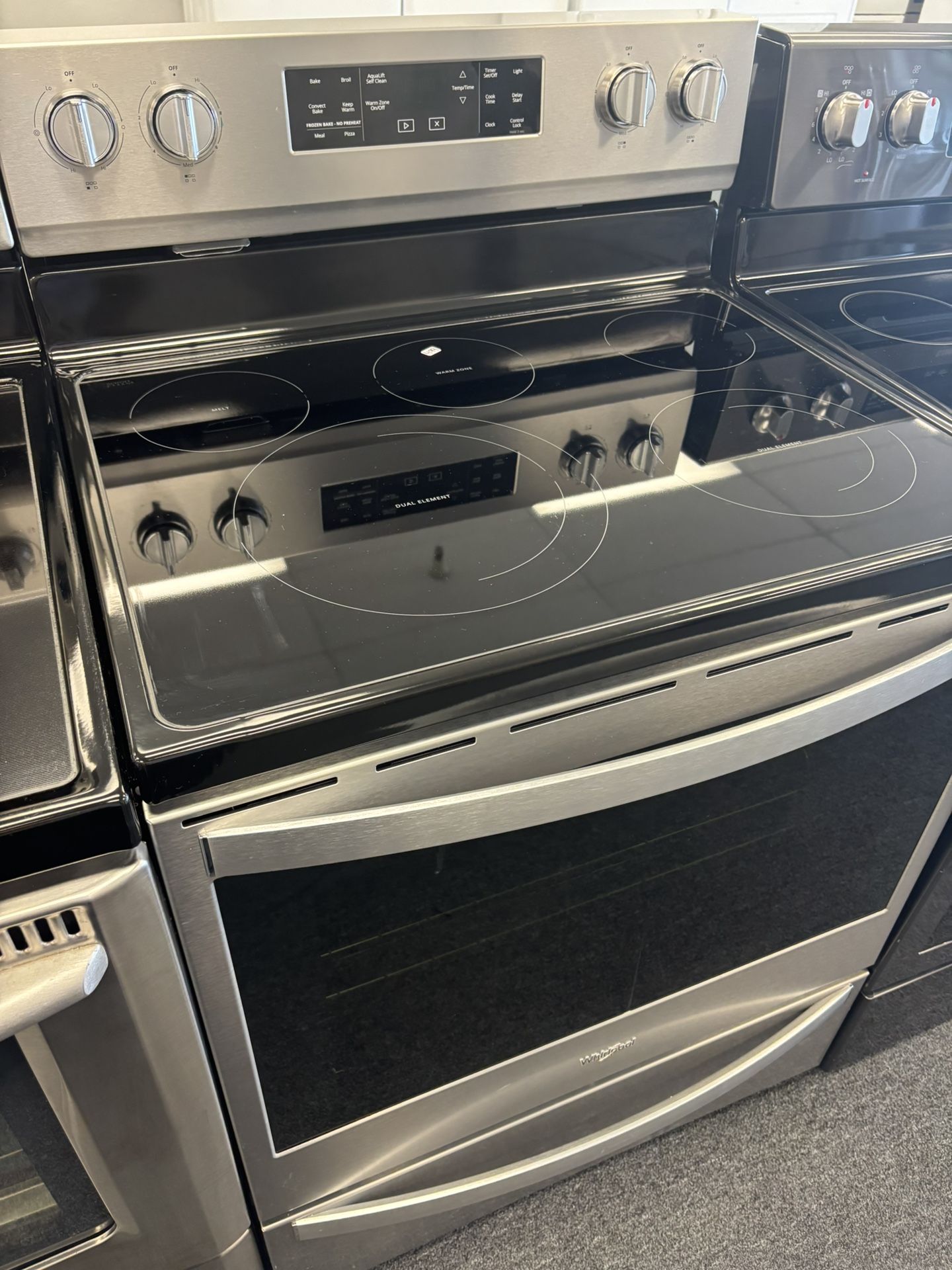 NICE WHIRLPOOL STOVE OVEN