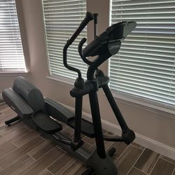 Life Fitness 9500HR Elliptical Machine