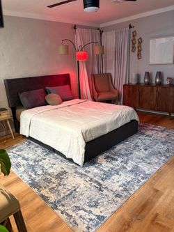 Quuen size bed