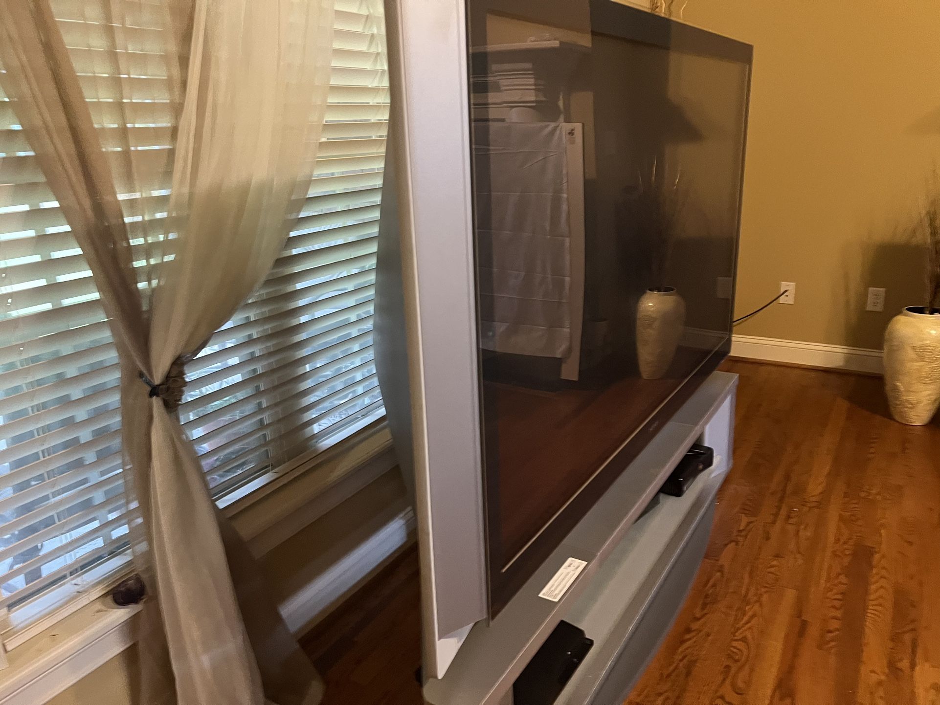 75 Inch Sam Sung With Stand