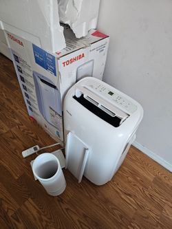 AC PORTABLE TOSHIBA 6000 BTU OPEN BOX NEW REMOTE CONTROL, HOSE,WINDOW KIT FOR ANY QUESTION TEXT ME PLEASE HABLO ESPAÑOL THANKS