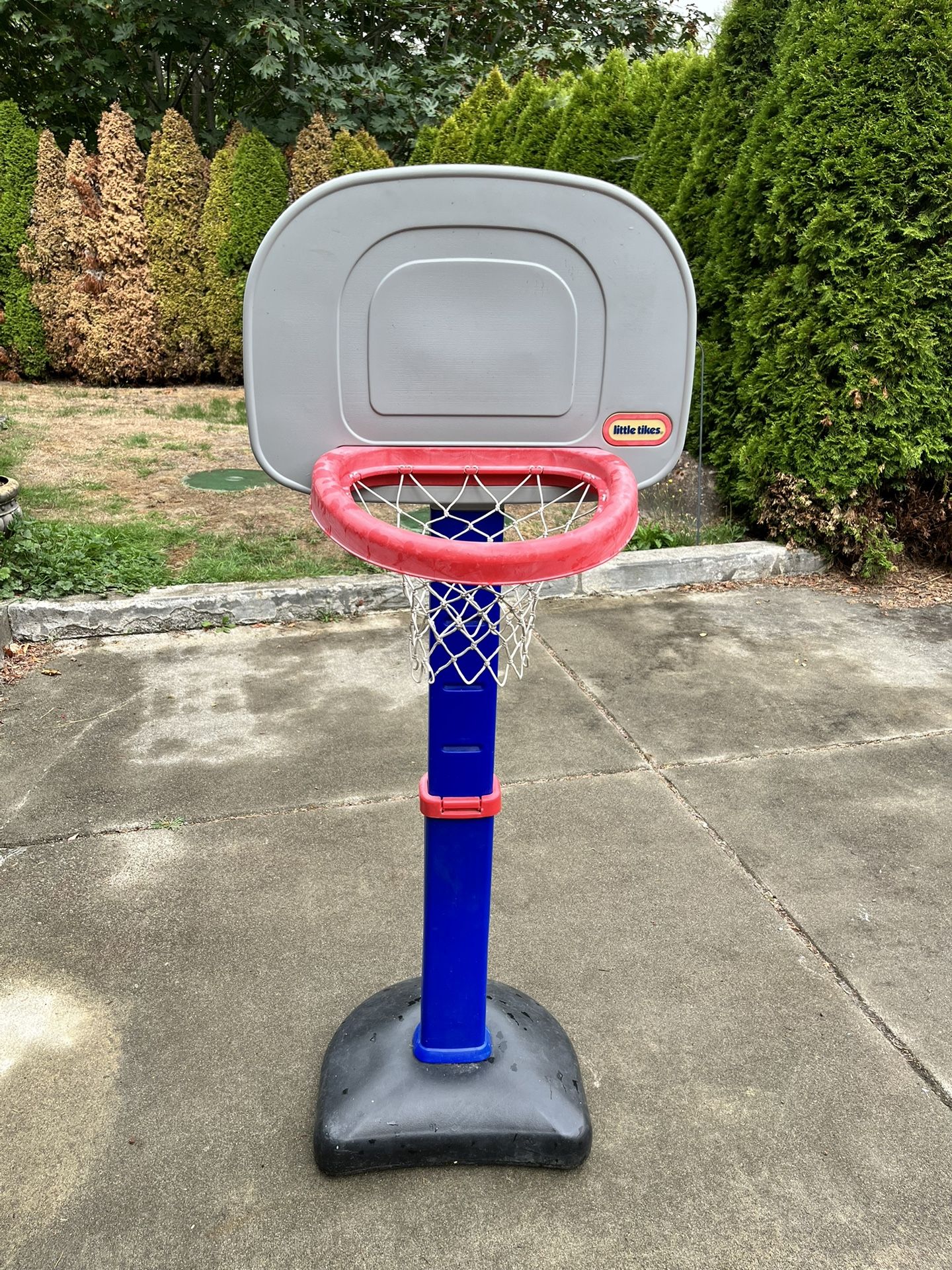 Adjustable Basketball hoop 