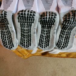 Kids 6-10 Gripped Socks B1