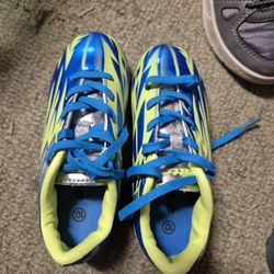 Kids Soccer Cleats Size 10