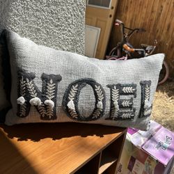 Noel Pillow Throw