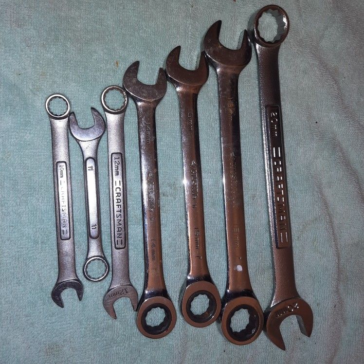 7 Piece Metric Wrenches, 3 Husky Ratcheting Combo Wrenches, and 4 Combo Wrenches.