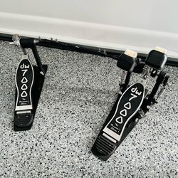 DW 7000 double bass drum pedal
