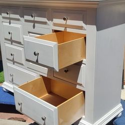 Dresser Drawers Broyhill 🛻 (Delivery Available)
