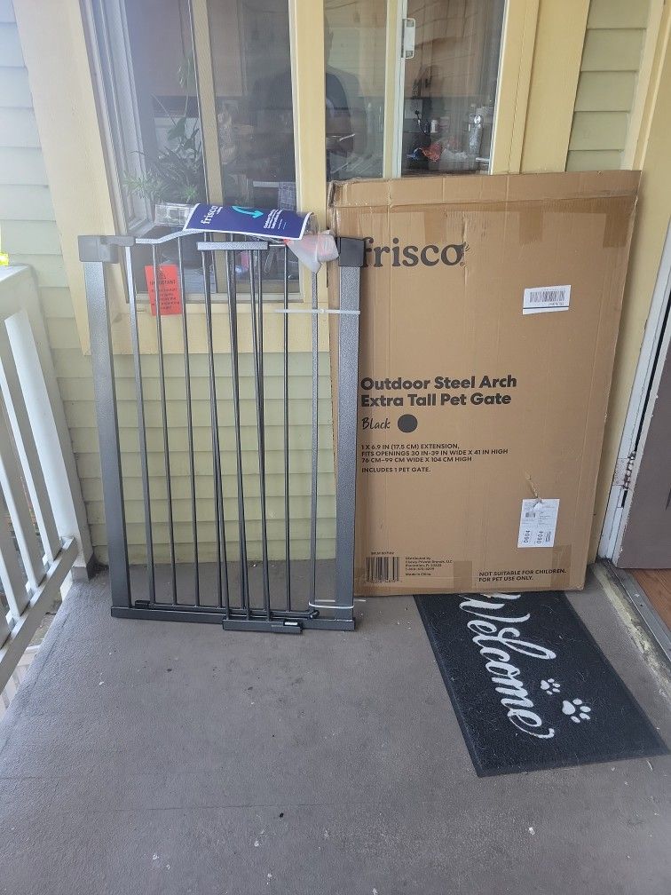 Frisco Outdoor Pet Gate