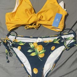 CUPSHE Women's Bikini Swimsuit Front Cross Lace Up Two Piece Bathing Suit
