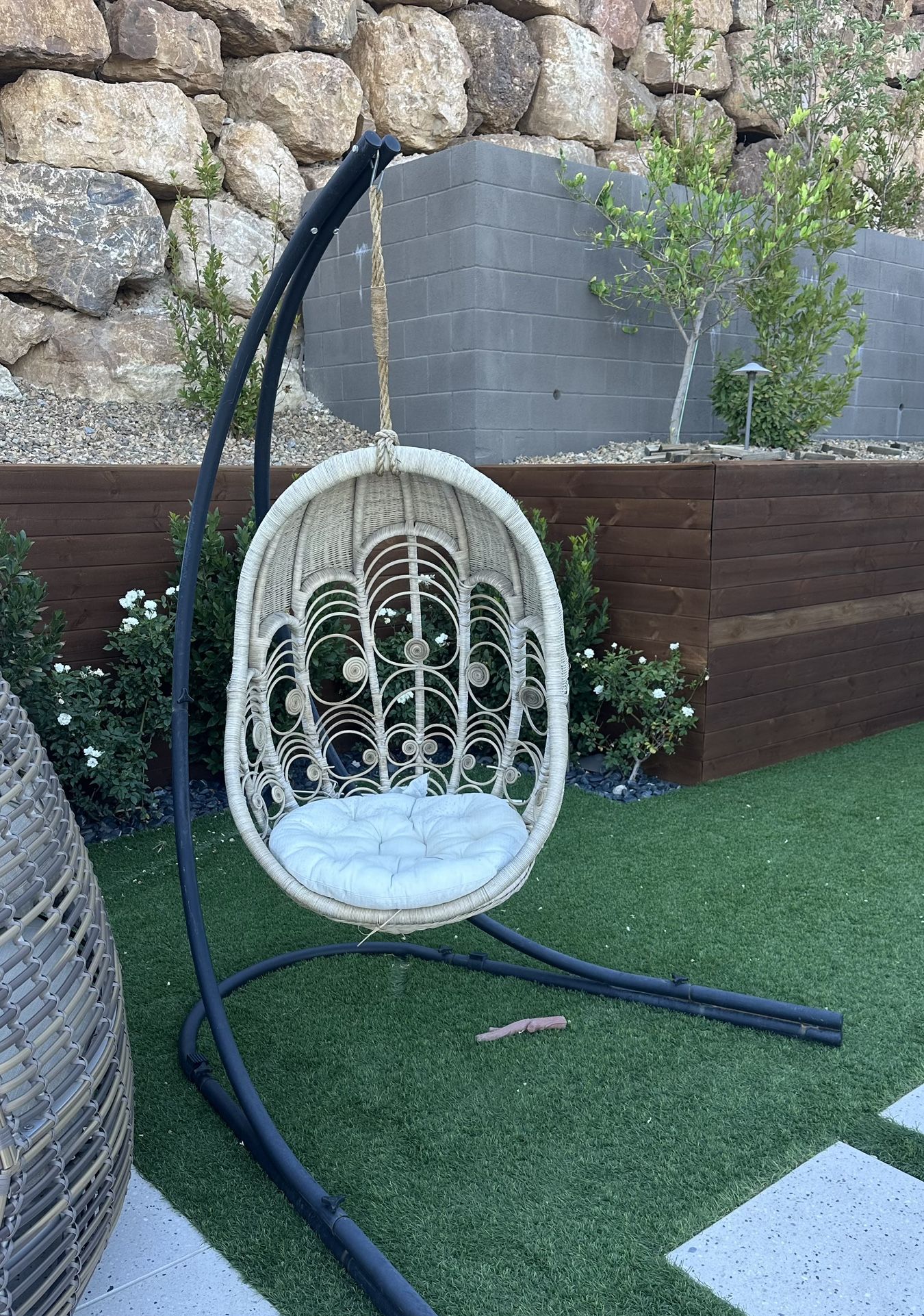 Hanging Egg Chair + Aluminum Stand