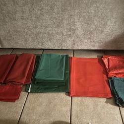 Christmas Table Cloths & Placemats 