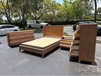 Beautiful Bedroom Set Queen Size Real Wood Natural Wood Color Like New by Havertys furniture