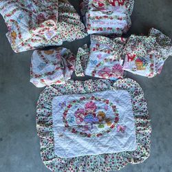 Twin Strawberry Shortcake set Vintage 1980’s