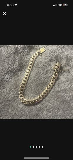 18k 8mm 8.5 inch Cuban Link Bracelet