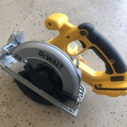 Dewalt 6.5” Circular Saw 18V DC390 With blades