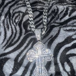 18in cuban Cubic Zirconia chain and cross pendant 