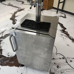 SUMMIT COMMERCIAL BEER DISPENSER