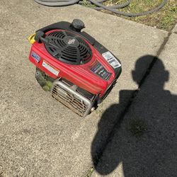 Good Lawn Motor Briggs & Stratton runs Good  Use it for a Lawn Mower or pressure washer