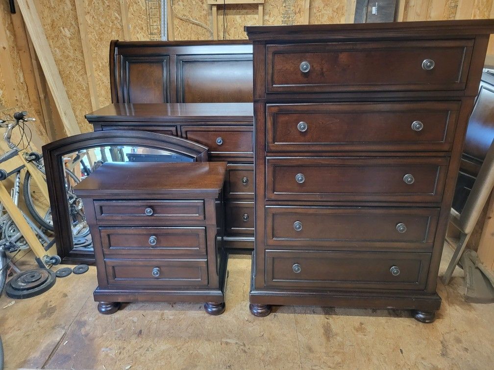 King Bedroom Set (Ashley Furniture)
