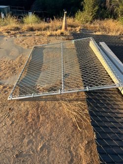 Chain link gate