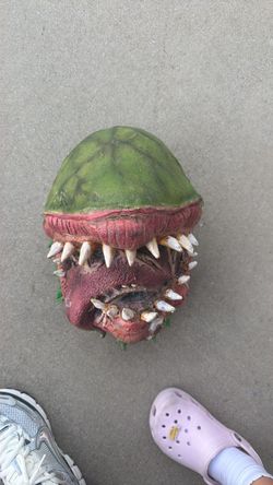 Venus fly trap monster prop