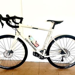 Road Bike Cannondale Synapse 