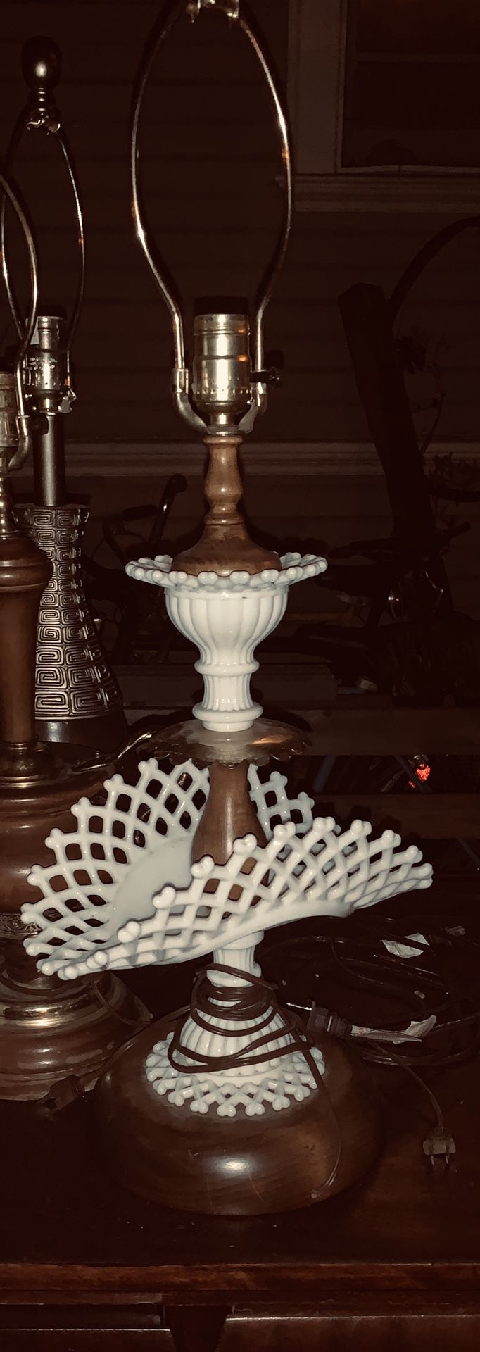 Vintage milk Glass Lamp