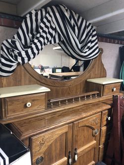 $250 OBO : SOLID OAK WOOD 2 PIECE DRESSER