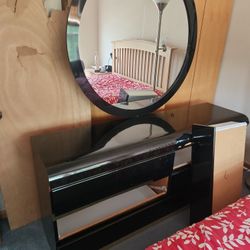 Dresser With Mirror