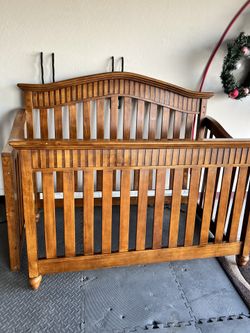 Elegant Classic Wooden Baby Crib Wedding Girls Kid Home Decor Christmas Party Yard Sale Halloween Z