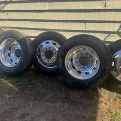 Peterbilt Alcoa 24.5 Inch Rims. 285/75r24.5