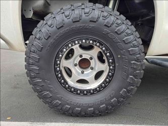 Toyo R/T Pro 37x13.5x17 less than 200 miles,