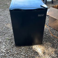 Magic Chef refrigerator