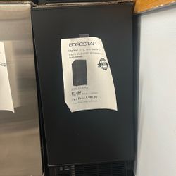 Edgestar 15inch Wide 50Lbs built In Ice Maker In Stainless Steel 