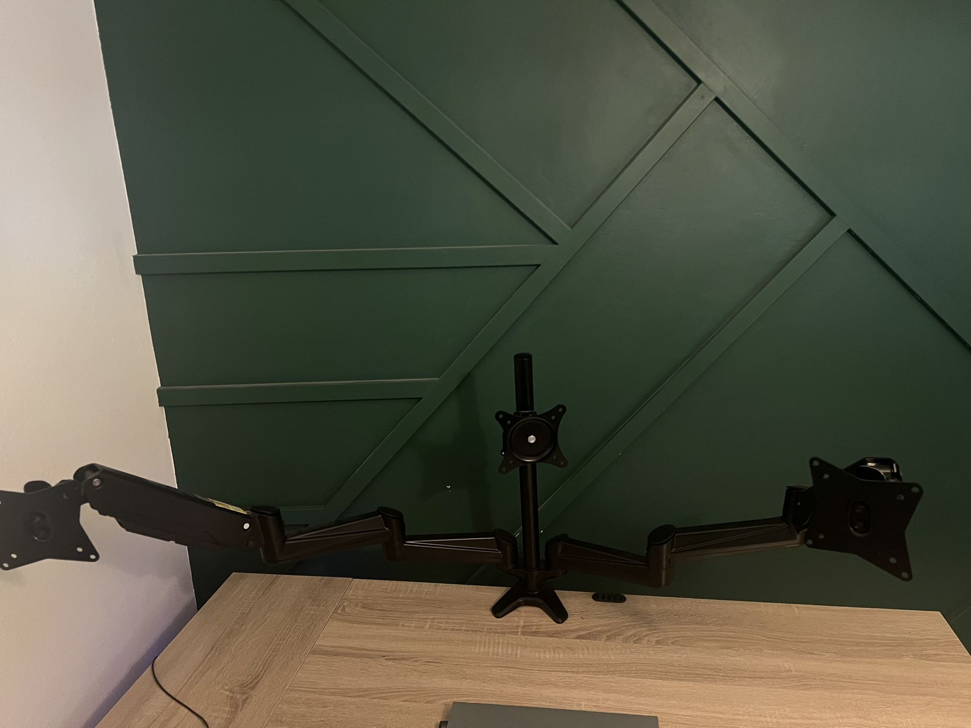3-Monitor mount