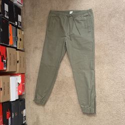 Men Joggers Sz. L (36)