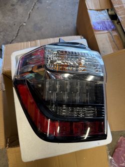 Toyota 4runner driver side tail light