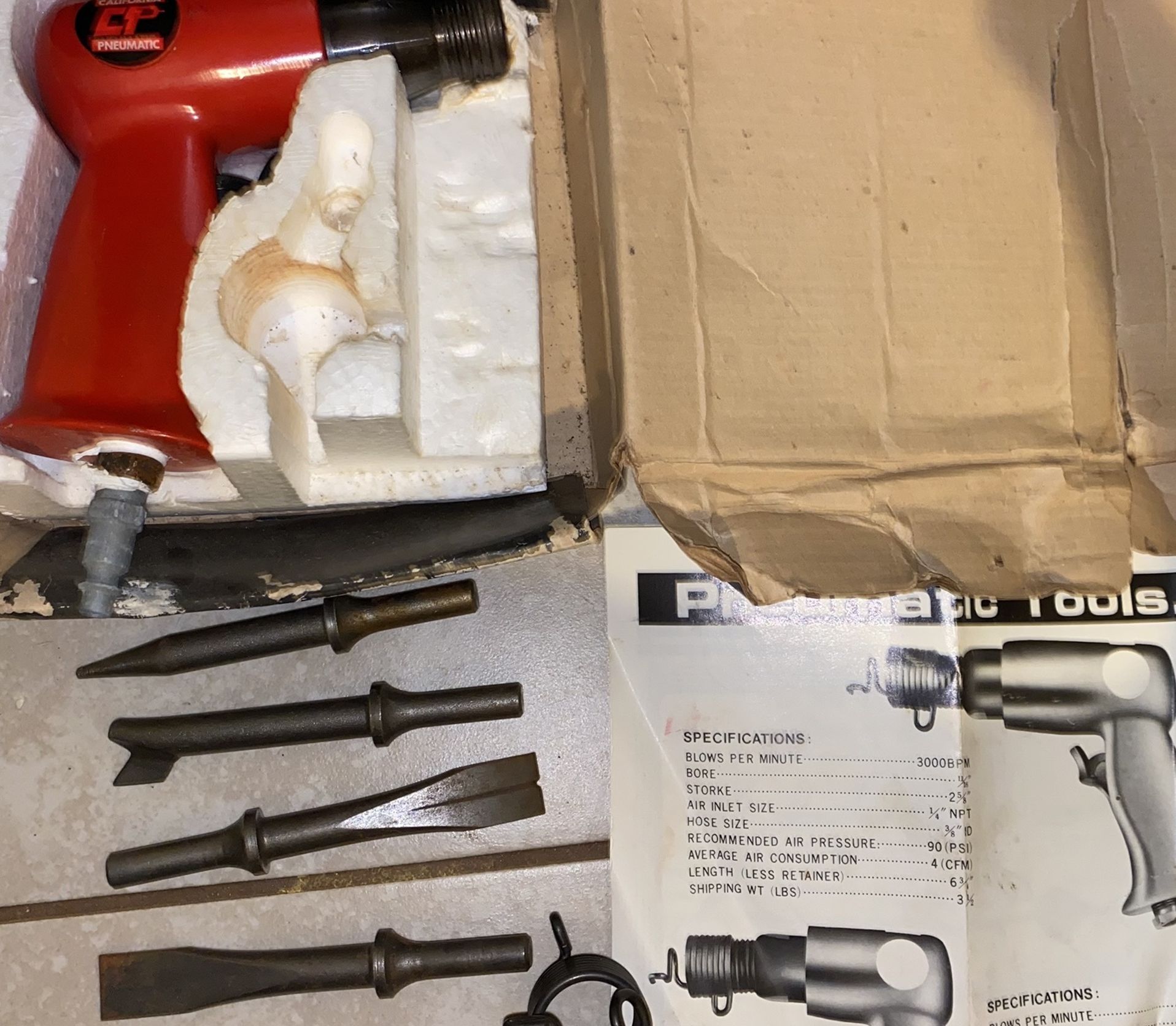 California Pneumatic Heavy Duty Air Hammer No CP-4 With 4 Chisels New