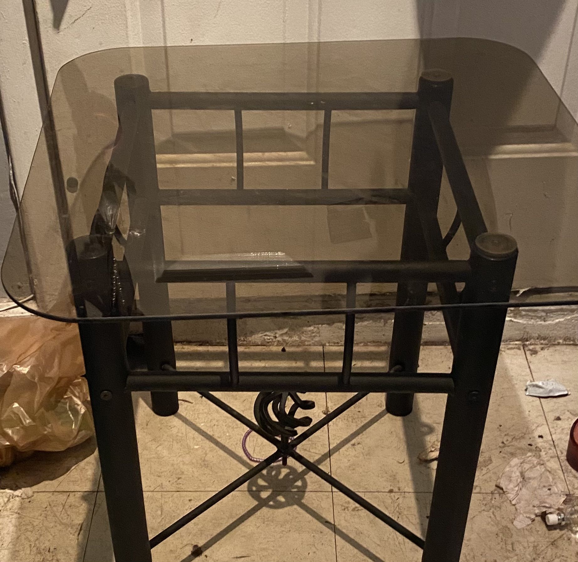 End Table In Excellent Shape