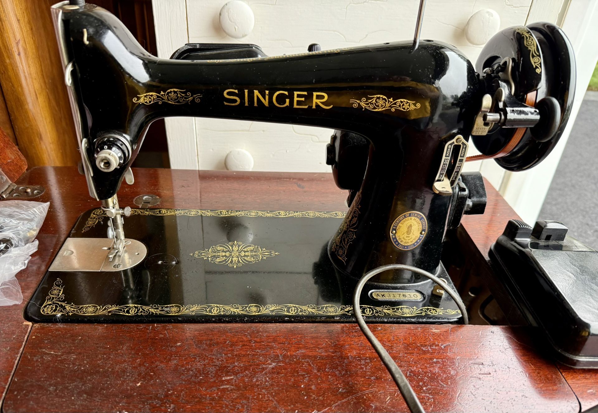 1951 Singer Sewing Machine with Tons of Extras