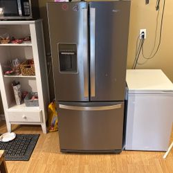 WHIRLPOOL REFRIGERATOR 