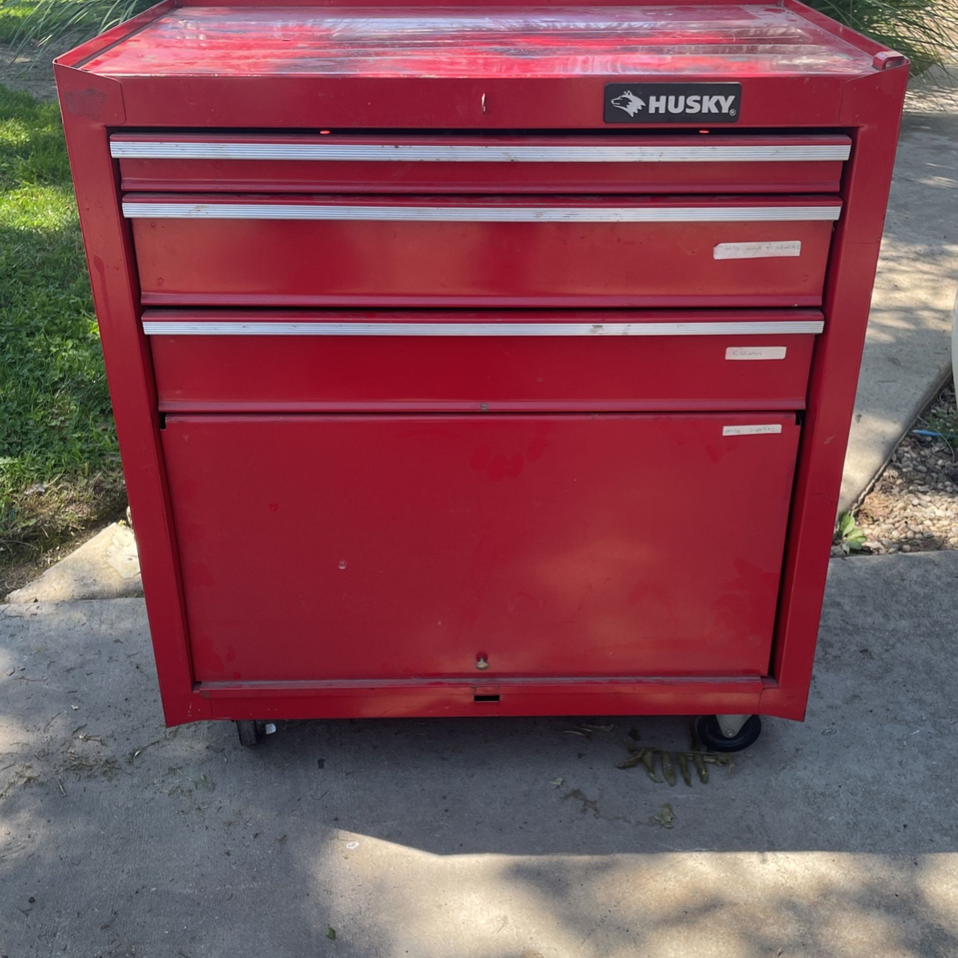 Husky Tool Box for Sale in Visalia, CA - OfferUp