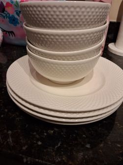 White Embossed Ceramic Dinnerware Set